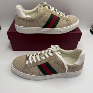 NWT Gucci Beige Ace Sneakers with Red and Green Accents size 39 fit 8.5-9US